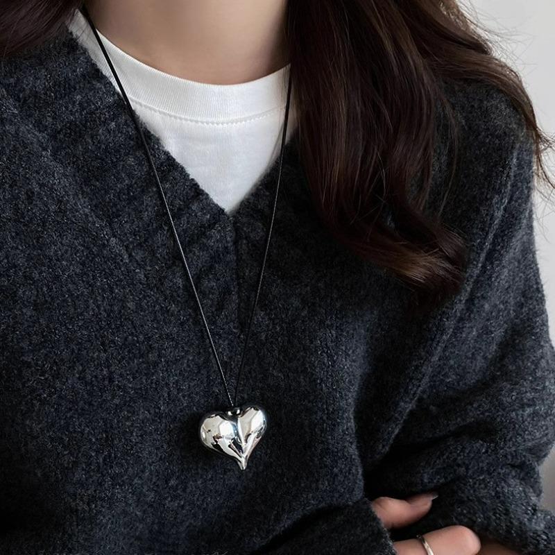 Retro Autumn and Winter Long Necklace Women's High-end Sweater Chain Niche Design Accessories