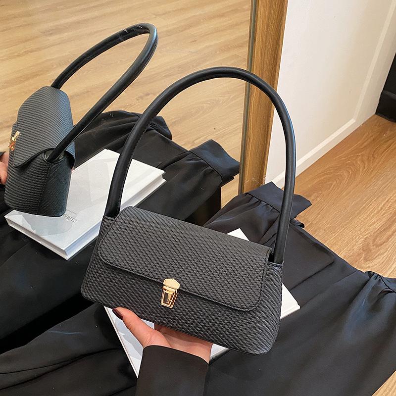 Casual simple and versatile shoulder bag women s 2 new fashionable and popular underarm commuter bag чёрный