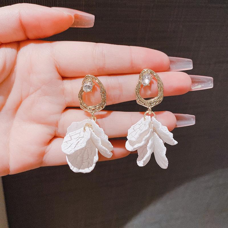 Simple pearl flower shell long fringed earrings light luxury fashion design earrings high-end earrings