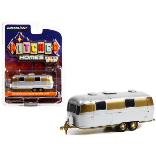 Greenlight 1/64 Scale Airstream Double-Axle Land Yacht Safari Custom 1972 Silver/Gold Greenlight Camper