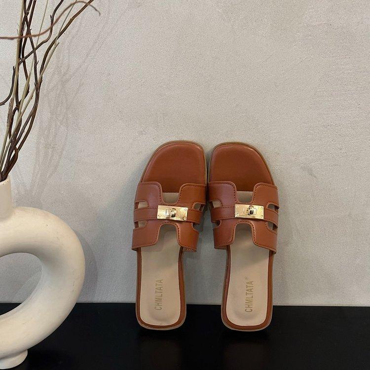 Spot Flat-bottomed Slippers Women's Outer Wear Summer 2025 New One-word Open-toe Lock Cool Slippers Women's Foreign Trade