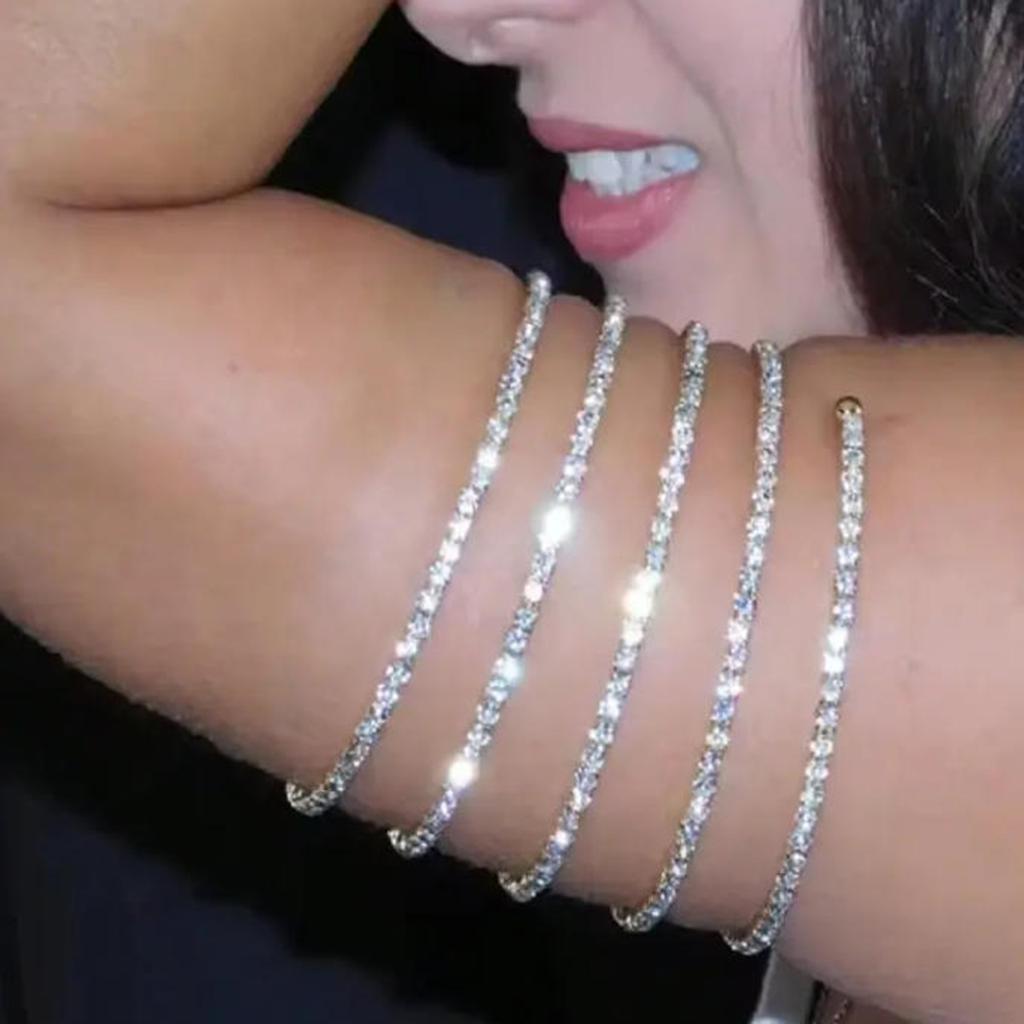 A simple and fashionable five-layer water diamond elastic arm chain for Valentine's Day and New Year's gift, suitable as a wedding bridesmaid bracelet
