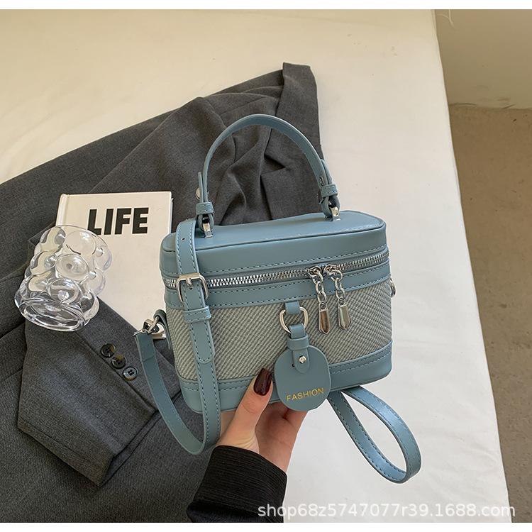 Сумка женская 2025 лето новая корейская версия модная сумка на плечо нишевый премиальный тренд повседневная сумка-мессенджер маленькая квадратная сумка