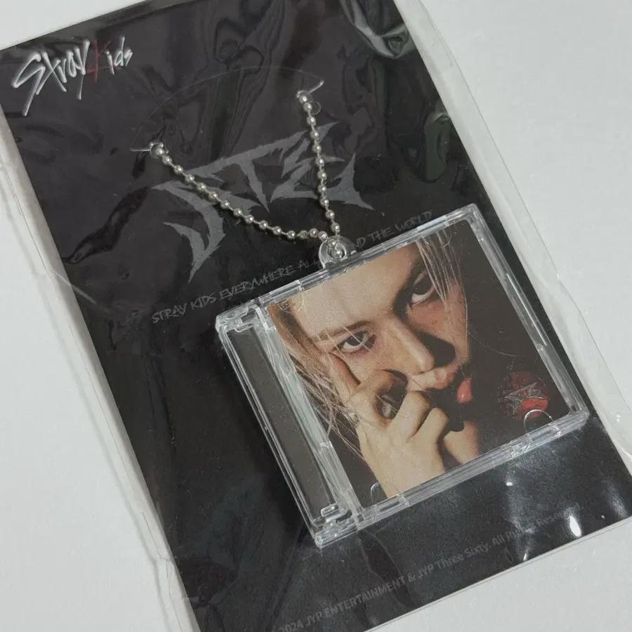 

Straykids Felix Mini Cd Keyring Sealed