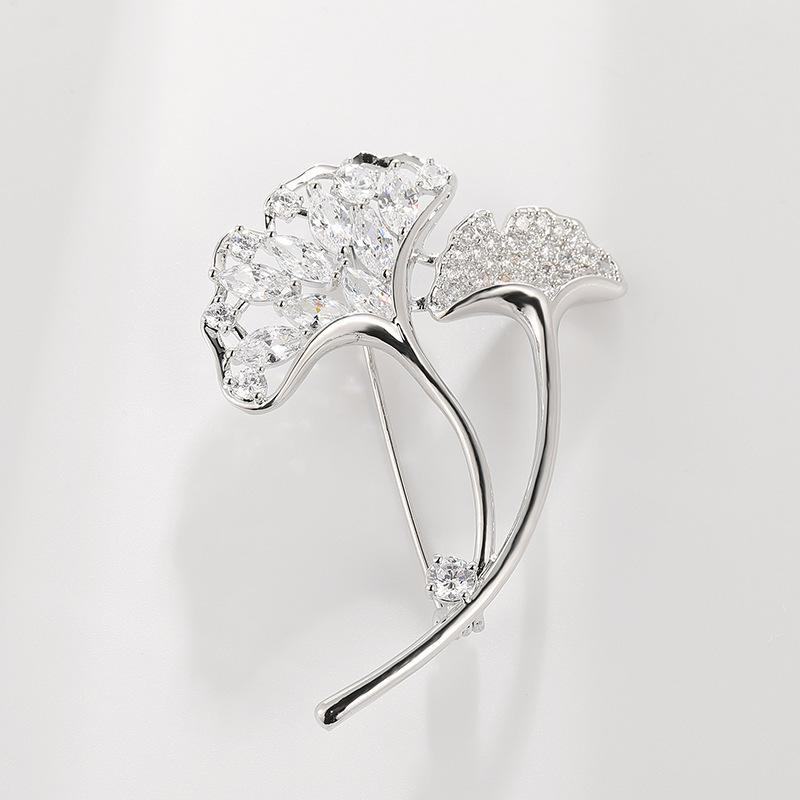 Bo Xin Yun High-End Zircon Ginkgo Leaf Brooch