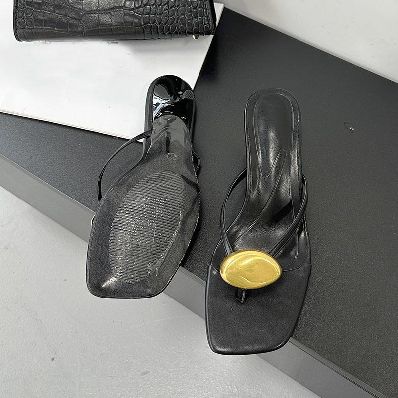 Mode Neu Sommer Mode Metall Damen Niedriger Absatz Hausschuhe Schuhe Strand Weiblich Flip-Flops Sandalen Damen Absatz Hausschuhe Pantoletten Pumps