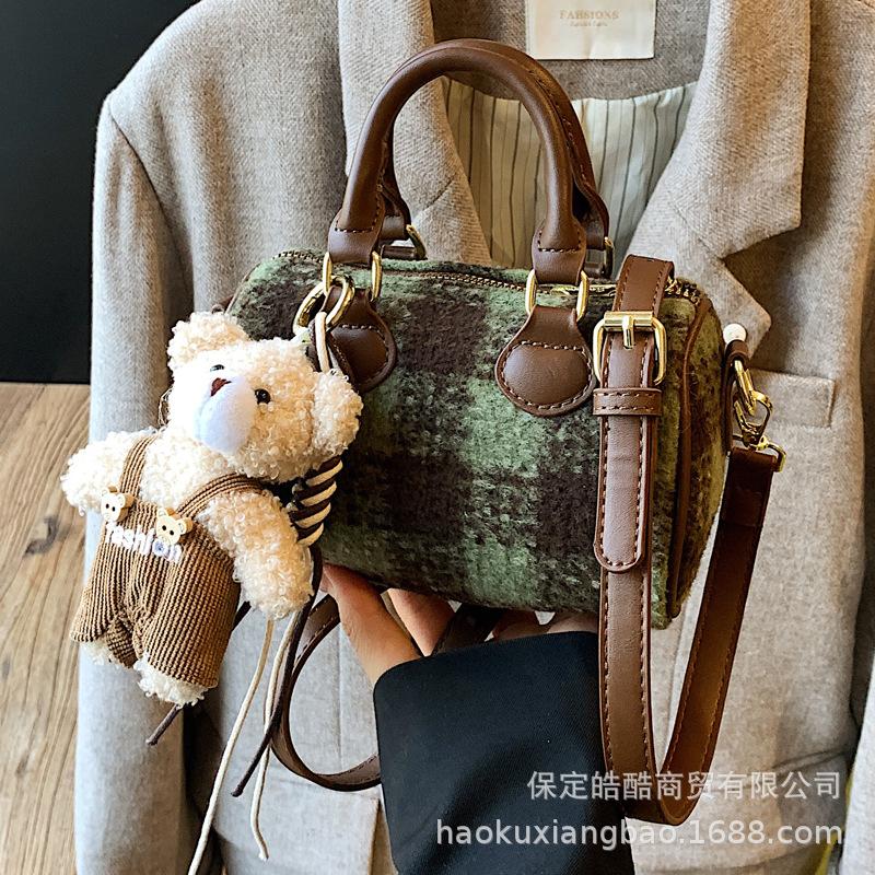 Plaid Woolen Bag Women 2025 Super Hot New Niche Design Sense Single Shoulder Pillow Bag Crossbody Boston Bag Tide