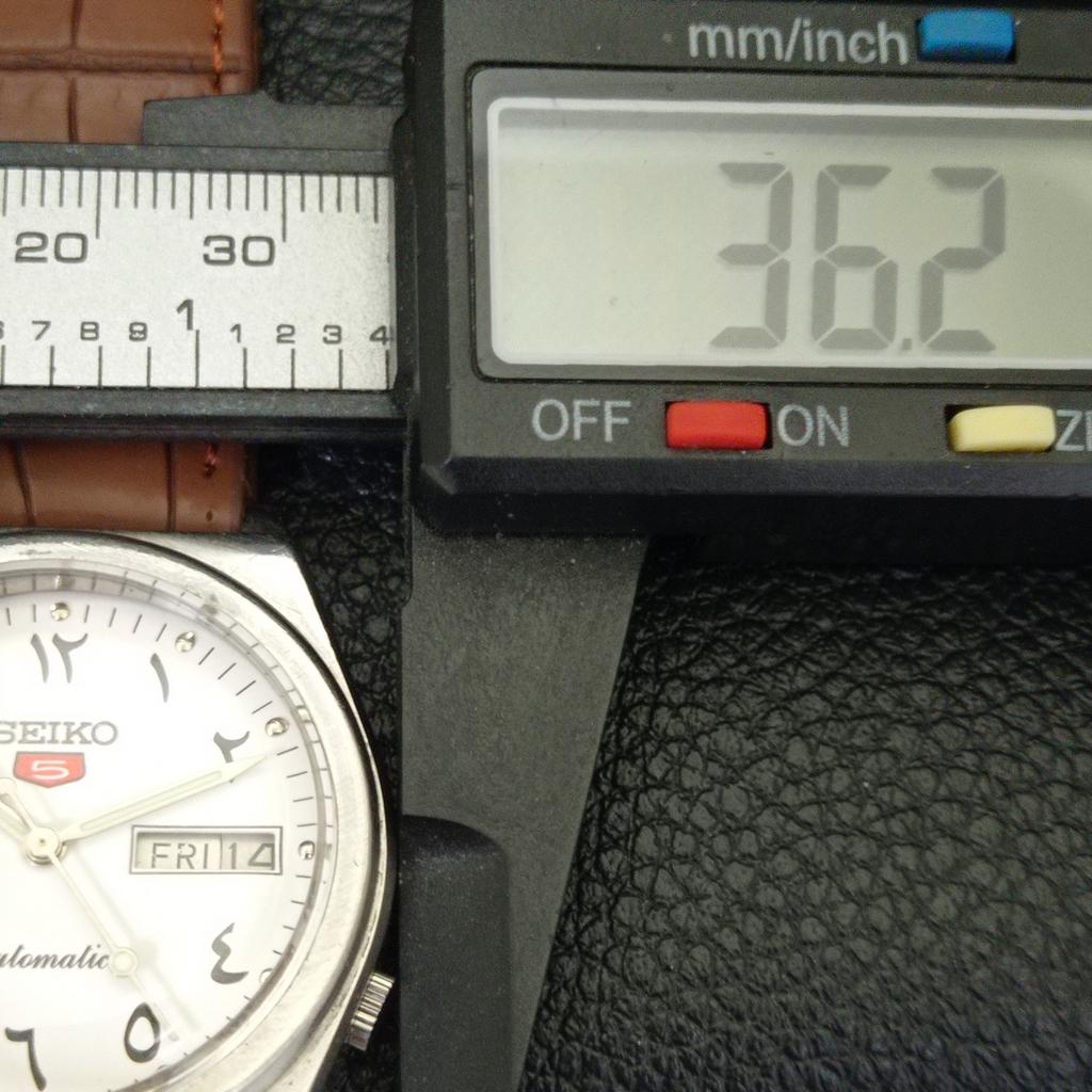 VINTAGE SEIKO 5 AUTOMATIC 7019A JAPAN MENS ARABIC WHITE DIAL WATCH A701606-5 R206c-a701606