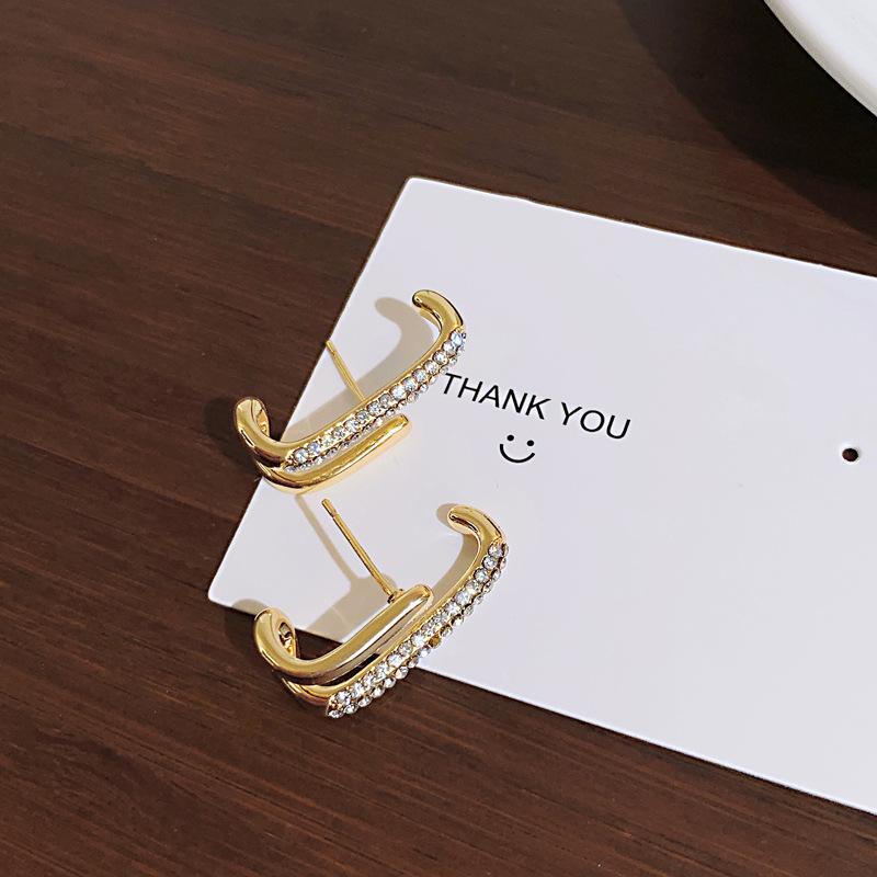 Wang Ziwen Style: Luxurious Geometric Zircon Ring and Earring Set