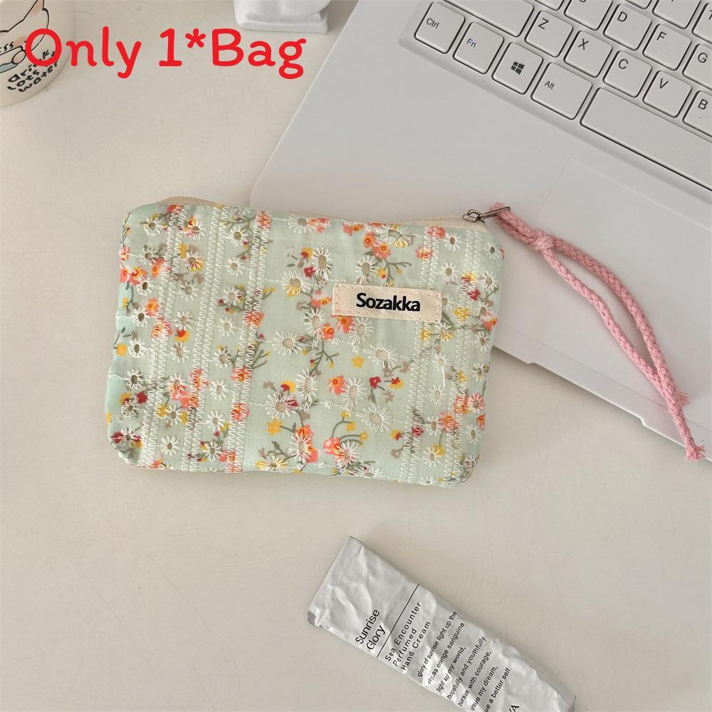 Tiny Floral Makeup Bag With Polyester Material And Portable Design For Daily Use