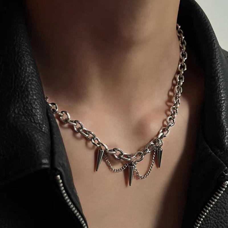 Punk Metal Kegelförmiger Anhänger Halskette für Damen Minimalistisch Gotisch Silberfarbe Weidennagel Quaste Kette Schlüsselbein Kette Schmuck