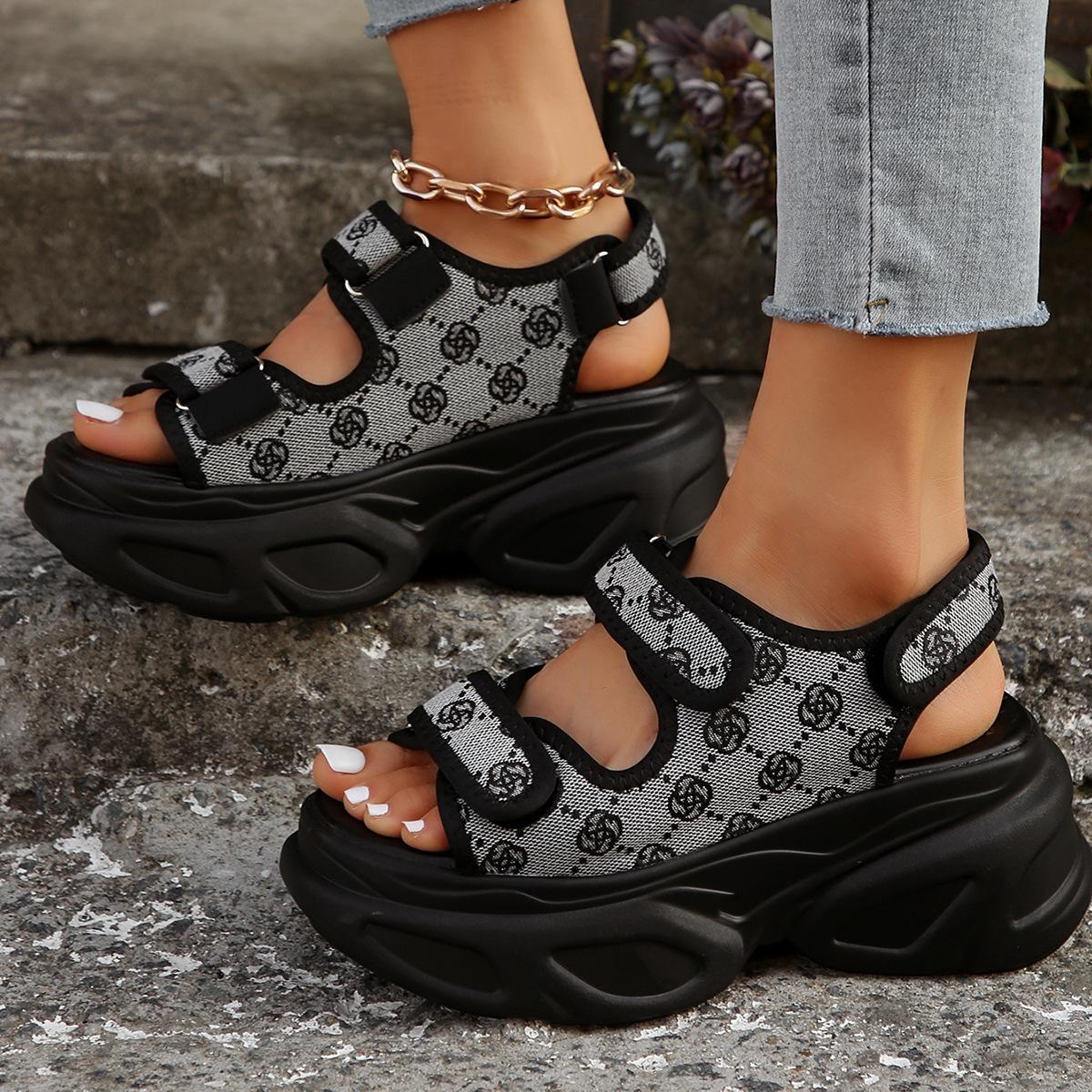 

Европа и США 2024 новые летние босоножки маффин на липучке большого размера, босоножки на платформе джинсовая женская обувь 42 чёрный