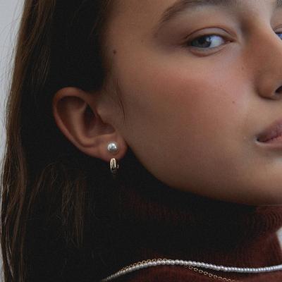 Curve Pearl Earrings