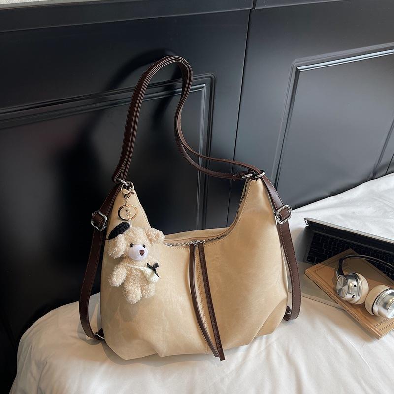 Korean Texture Women's Tote Bag 2026 Large Capacity Cute Pendant One-shoulder Crossbody Bag Casual Underarm Bag