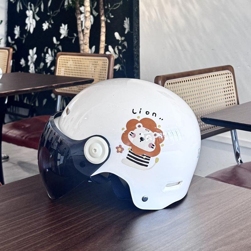 Helmets Women's Summer Electric Motorcycles Men's and Women's Half Helmets Battery Cars Universal In All Seasons