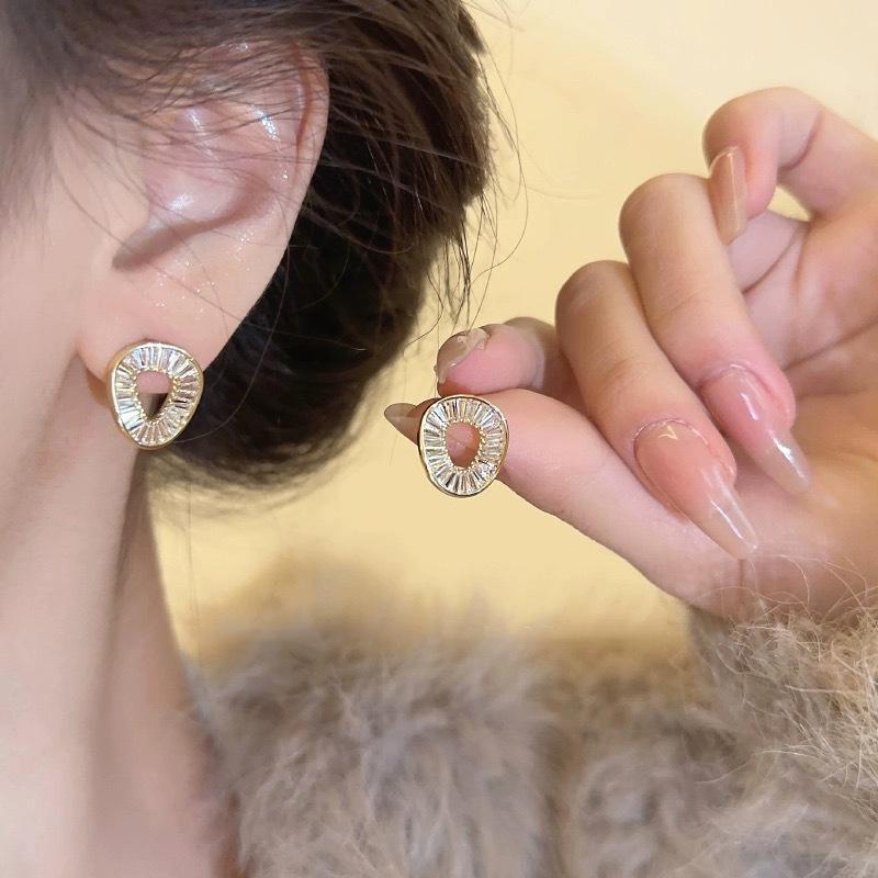 

Round Shaped Stud Earrings Delicate Women Wedding Ear Accessories Luxury Gold Color CZ Earrings Fashion Jewelry New Arrival