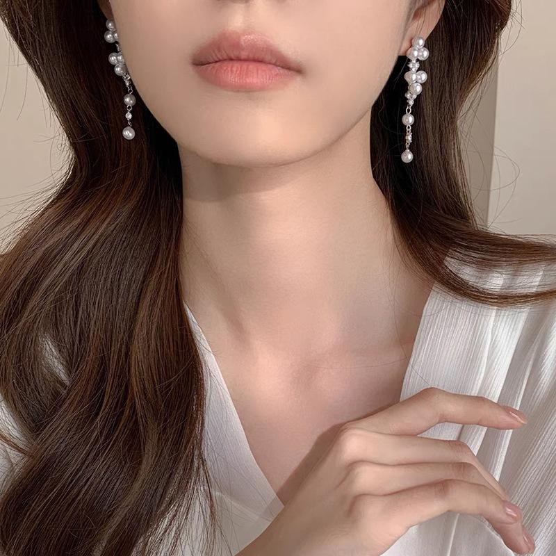 Celebrity temperament Long pearl ear clips without ear piercings Gentle and elegant fringed earrings Fashion light luxury Mosquito coil ears