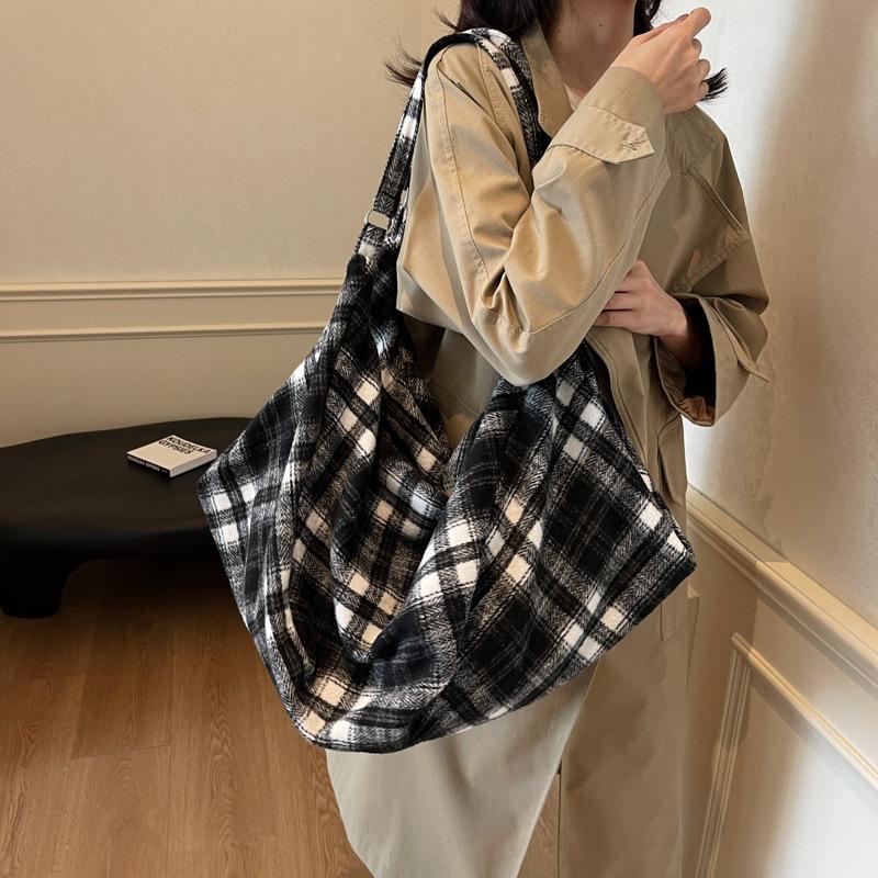 

Сумка Slack большой вместимости женская новинка 2024 года осень-зима сумка через плечо для поездок на работу студенческая сумка-тоут чёрный