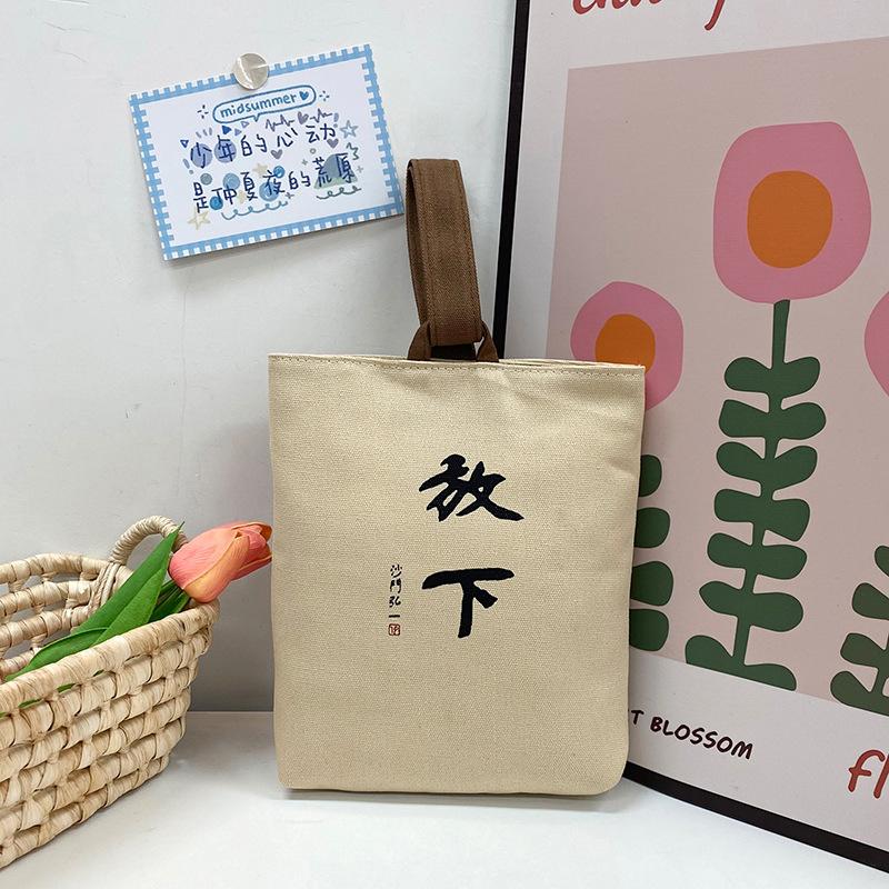 

Вместительная сумка-тоут 2024 лето новая модная простая наплечная сумка повседневная сумка для поездок нишевая женская сумка