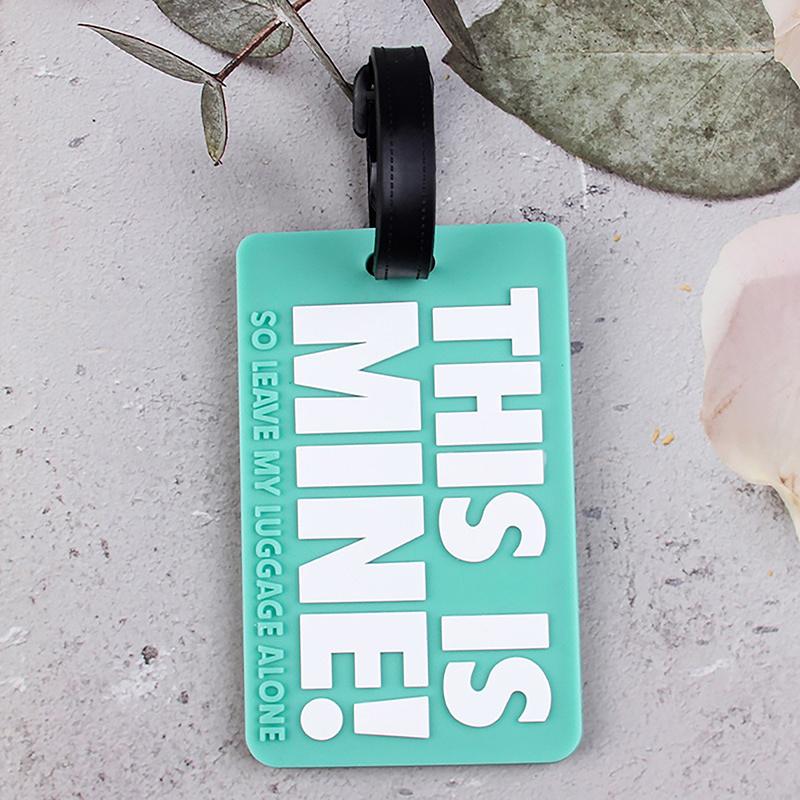 

ЭТО МОЕ Напоминание Слоган Мультяшные буквы Багажные бирки ПВХ Идентификационные бирки для посадки на борт для путешествий Бирки для регистрации на рейс в самолете зелёный