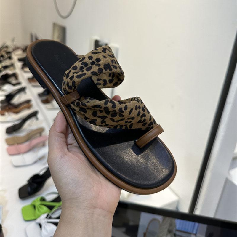 Korean Version of Niche Design Sense Leopard Print Cover Toe Flat Bottom Slippers Women's Outer Wear Summer New Fashion Beach Vacation Sandals