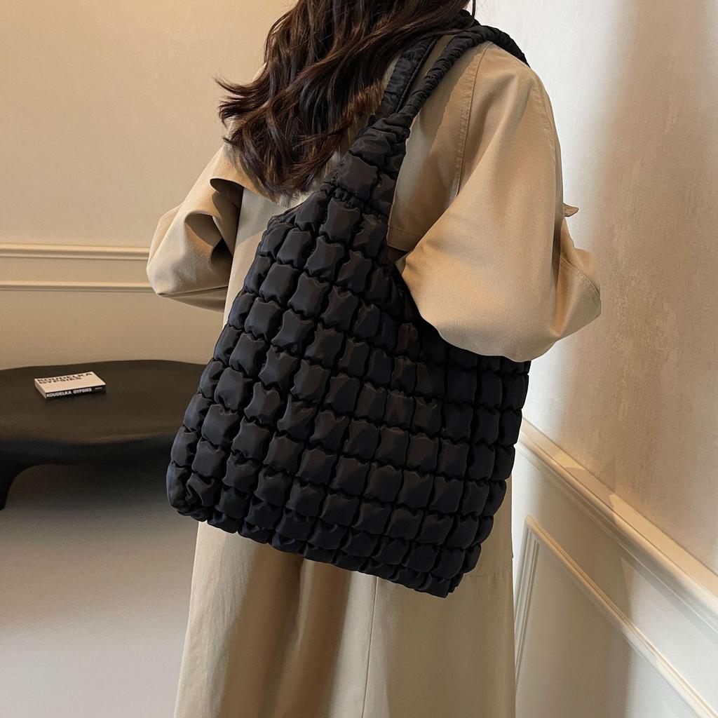 Cotton clothes underarm large-capacity woven bag women's new 2025 simple and fashionable diamond tote bag shoulder bag