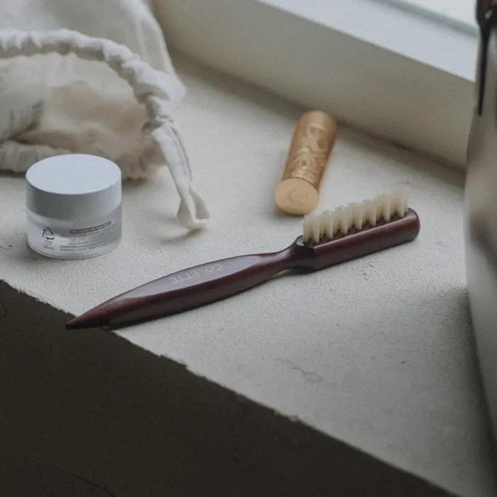 Juicy Barbie with a Stray Hair Comb