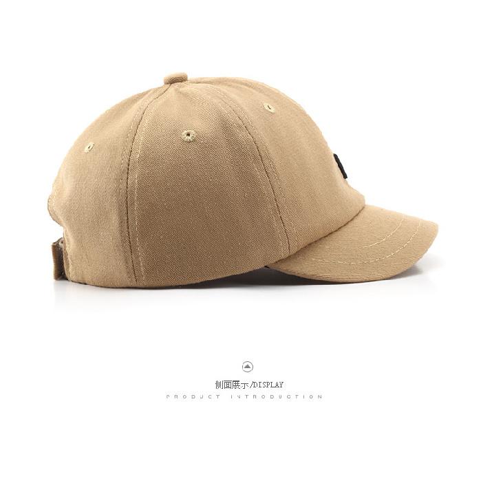 Thin, short-brimmed baseball cap for men and women, suitable for sports and casual wear, offering sun protection and shade