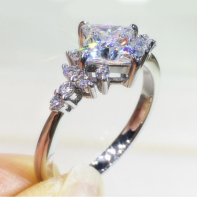 Huitan Fashion Princess Square CZ Finger Ring Female Wedding Band Jewelry Delicate Design Accessories for Engagement Ceremony