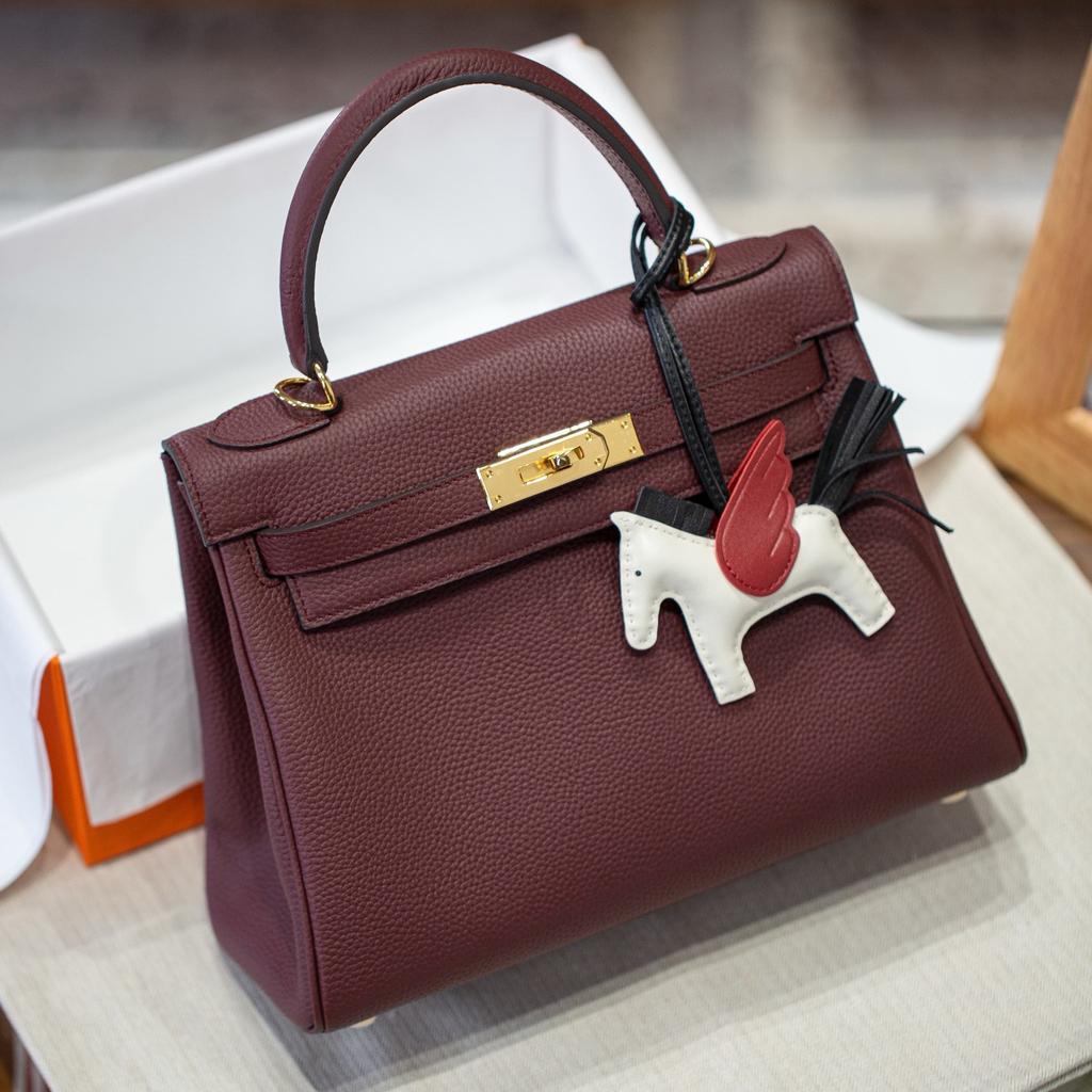 25 Neue Kelli Tasche Togo Rindsleder erste Schicht breiter Schultergurt silberne Schnalle große Kapazität tragbar Schulter Umhänge Tasche Pendler Damen Tasche