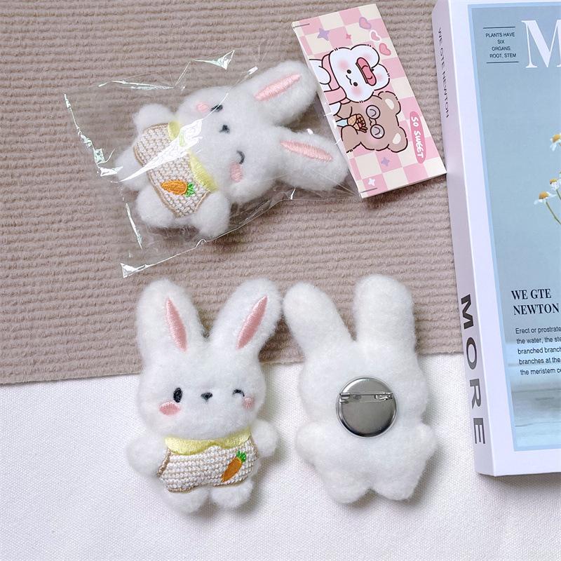 Entzückende Kaninchen-Plüschpuppe: Weich, Niedlich, Ganzkörper-Hasenmädchen Herz-Tasche Brosche Accessoire.