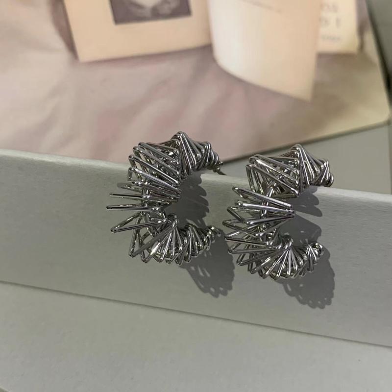 Trend Irregular C-Shaped Stud Earrings for Women Unique Metal Line Twisted Drop Earrings Simple Vintage Jewelry Accessories Gift