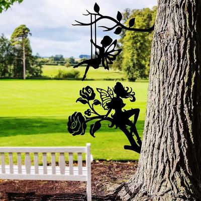 Zauberhafte Feensilhouette Metalldeko: Anmutiges Gartenornament mit Schmetterlingen und Blumen. Verleihen Sie Ihrer Terrasse Magie.