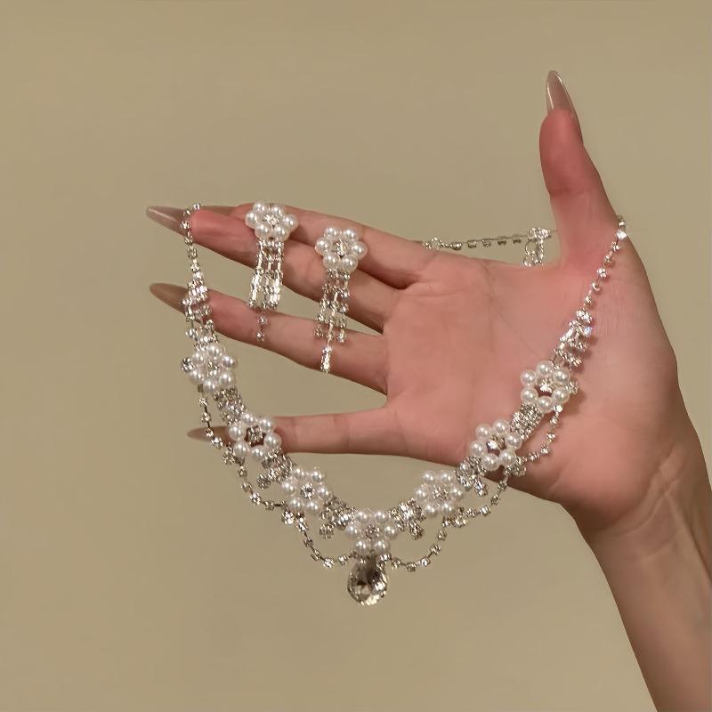 Diamond-encrusted pearl flower water drop pendant necklace stud earrings retro court style jewelry set light luxury high-end jewelry