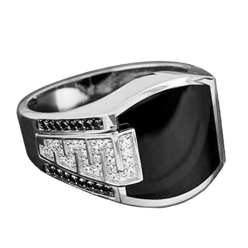 Anello da uomo classico Moda metallo color oro intarsiato pietra nera zircone Anelli punk per uomo Fidanzamento Matrimonio Gioielli di lusso