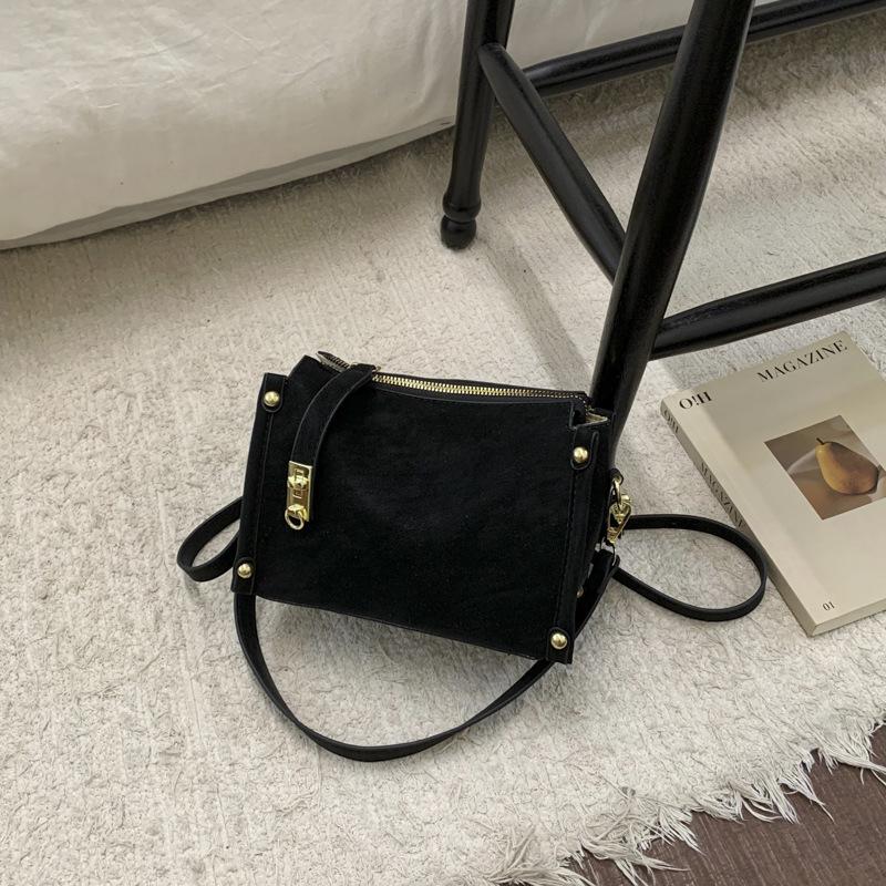 A Retro Chain Soft Leather Box Bag with A High Level of Appearance, Fashionable, Casual and Simple Single-shoulder Bag