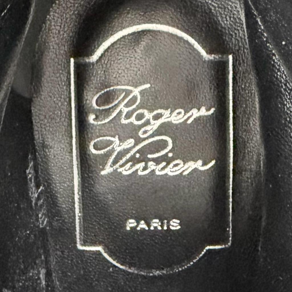 Excelentes Botas Curtas ROGER VIVIER VIV UTILITY BOOTIE 85 Couro Preto Feminino 35 Usadas