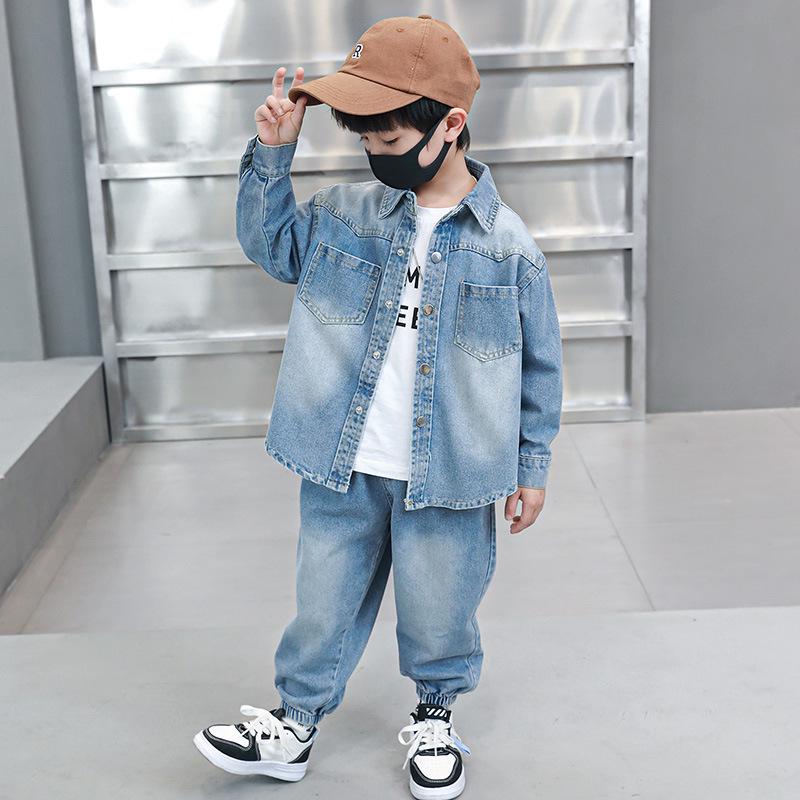 

Комплект из двух предметов: кардиган и джинсовый костюм в корейском стиле для мальчиков, весна/осень 2025 130 cm светло-синий