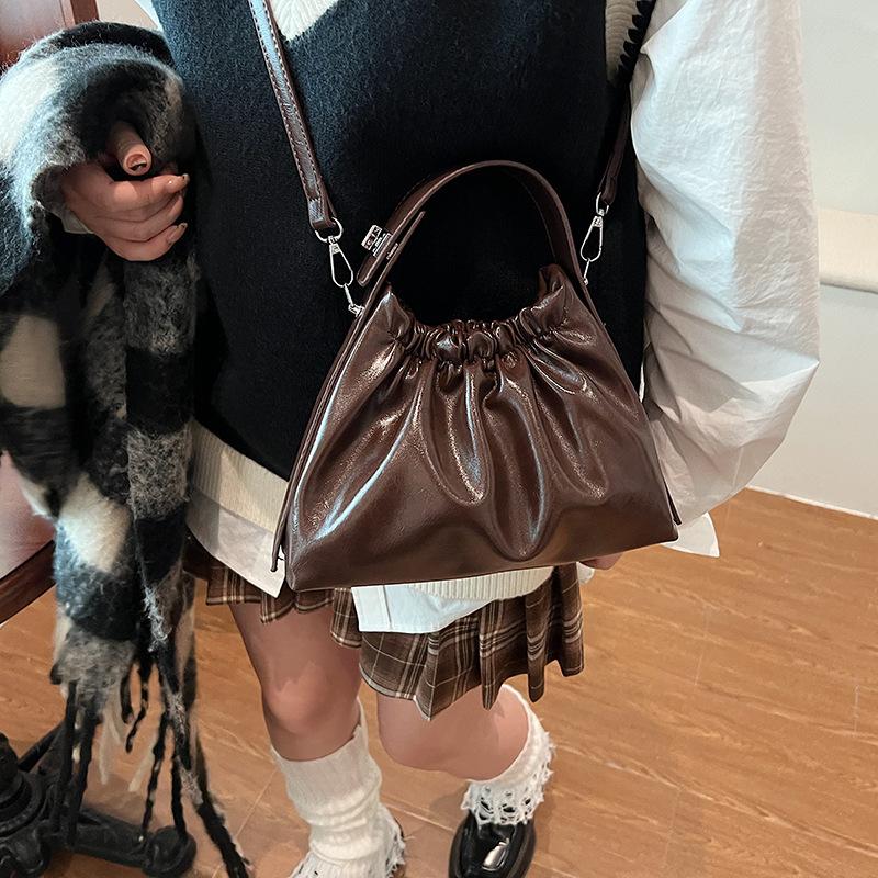 2026 New Fashion Portable Cloud Bag Femininity One Shoulder Crossbody Niche Design Hong Kong Style Folded Handbag