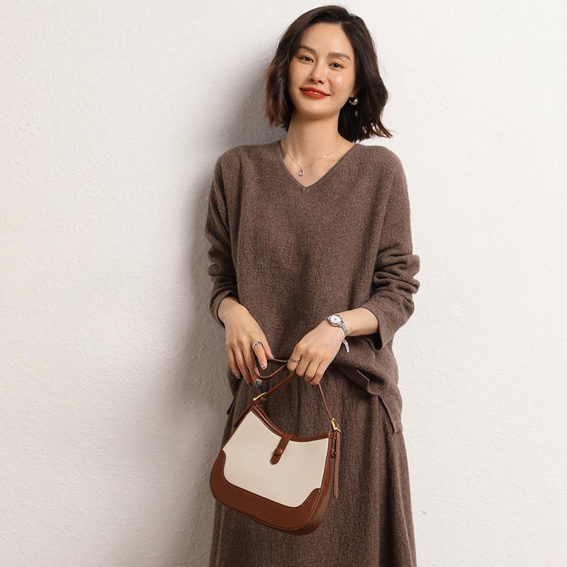 Korean Style Women's V-Neck Cashmere Pullover Sweater, 2023 New Loose Fit, Slimming & Flaw-Hiding Solid Color Knitwear