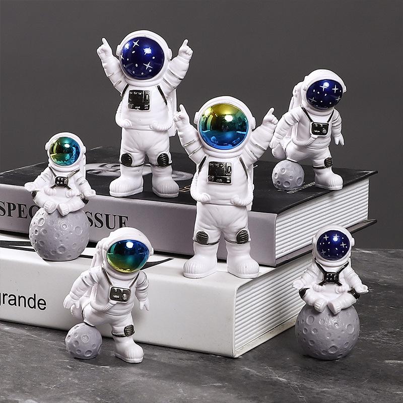 Modern Astronaut Figurine Ornament for Car or Living Room - Children s Birthday Gift