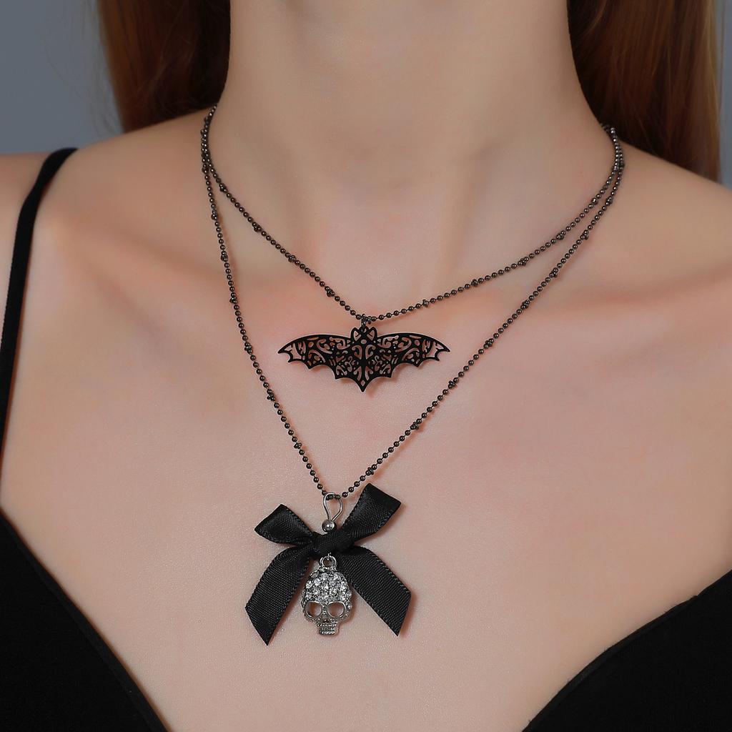 Dark Gothic Retro Sliver Color Skull Bat Wings Pendant Necklace for Women Men Hip-hop Long Sweater Chain Hallowmas Jewelry Gifts