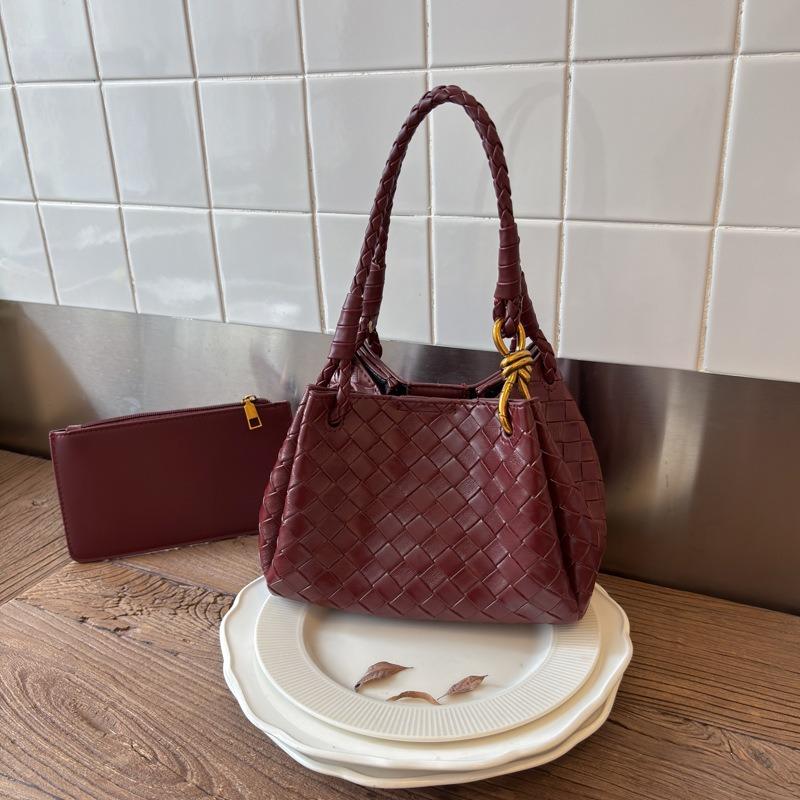 

Autumn hand-woven portable bucket bag fashion mother and child bag large capacity women s shoulder messenger bag