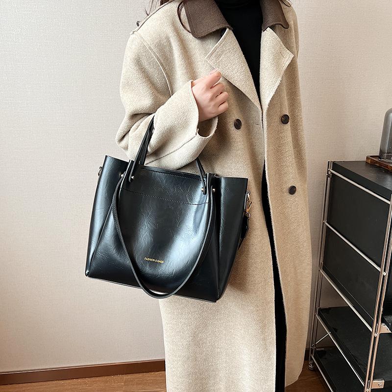 Handbag, Women's Retro Tote Bag, Large Capacity, Simple and Fashionable, Single Shoulder Commuting Bag, Textured Crossbody Bag