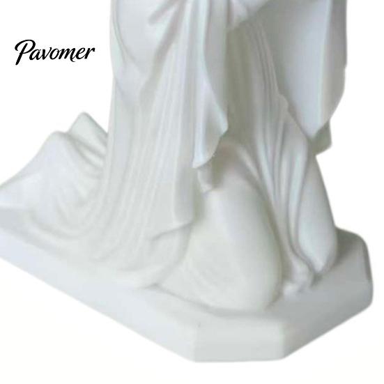 Office Desk Ornament Western Realistic Figure Ornament, Compact 3D Printed Sculpture, Matte White Detailed Character Model Durable PLA Statue, Stable