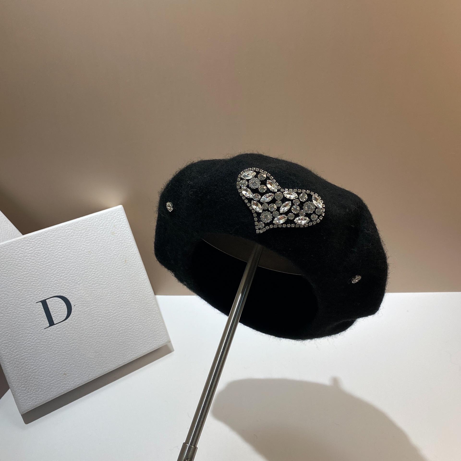 

New Japanese Age-Reducing Painter Hat Light Luxury Love Rhinestone Beret Star With Octagonal Hat M（56-58cm） чорний
