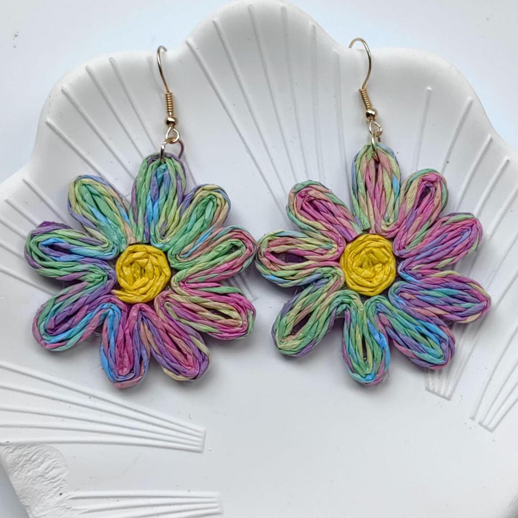 Handmade Daisy Raffia Earrings: Bohemian Beach Style Dangles