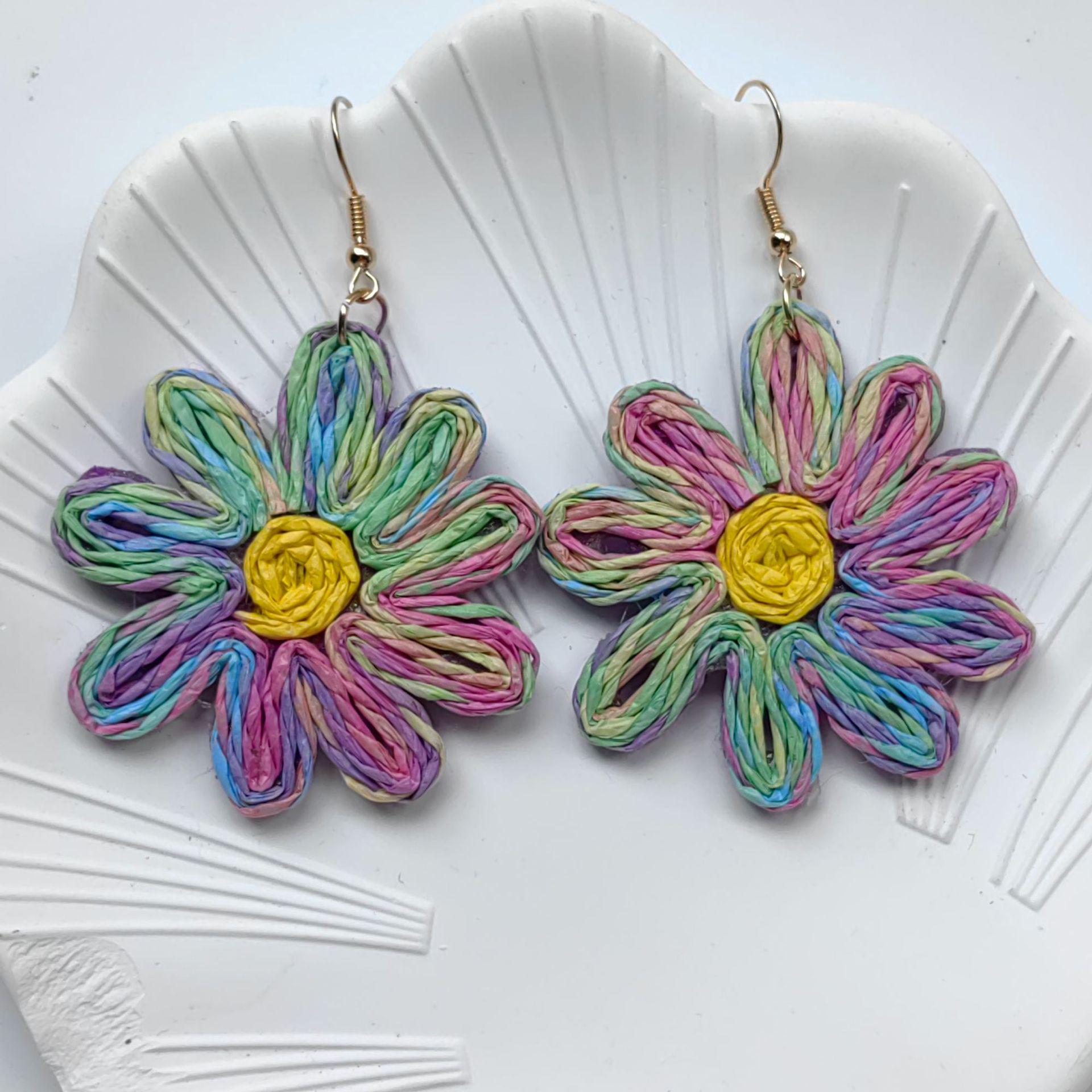 Handmade Daisy Raffia Earrings: Bohemian Beach Style Dangles