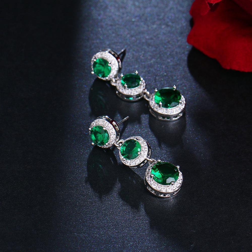 Smaragd Zirkon Quastenohrringe: Elegantes vergoldetes Kupfer für Damen