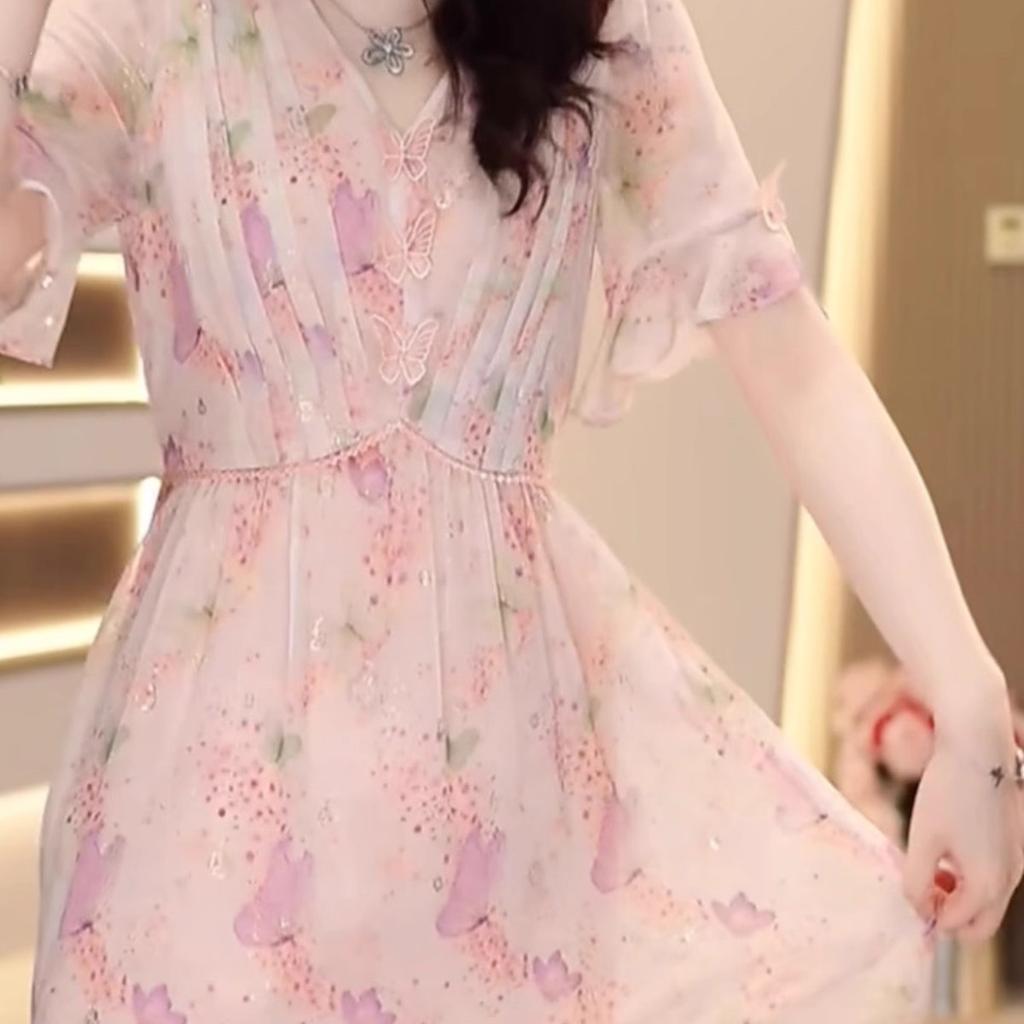 Age-reducing Foreign Style Dress 2026 Summer New Waist, Thin and Meat-covering Temperament Age-reducing Fashion Medium and Long Skirt